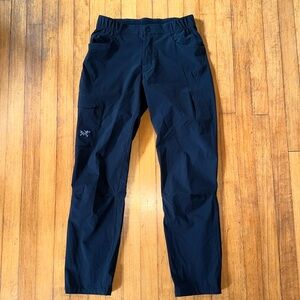 ARC'TERYX GAMMA LT PANTS // capri // hiking // athletic pant // size 0